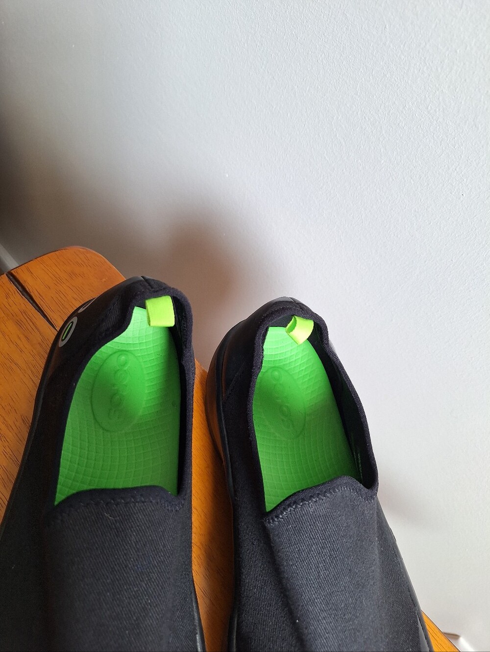 OOFOS OOmg eeZee Low Recovery Shoe - Women’s Size 9W - Picture 7 of 12